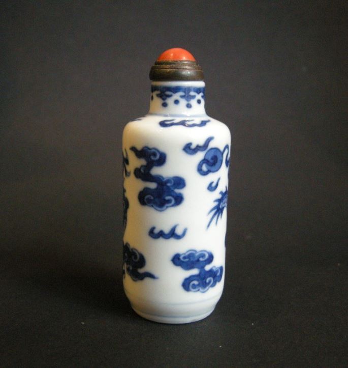 Snuff bottle porcelain blue and white painted in nice undergglaze blue with dragon and clouds | MasterArt
